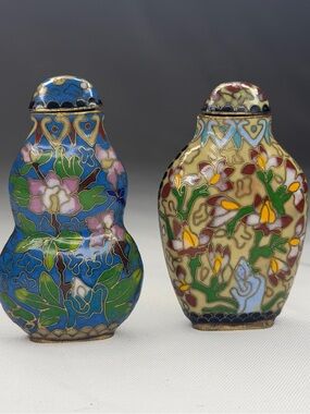 Pair of Cloisonné Gourd Snuff Bottles - Blue & Cream Floral